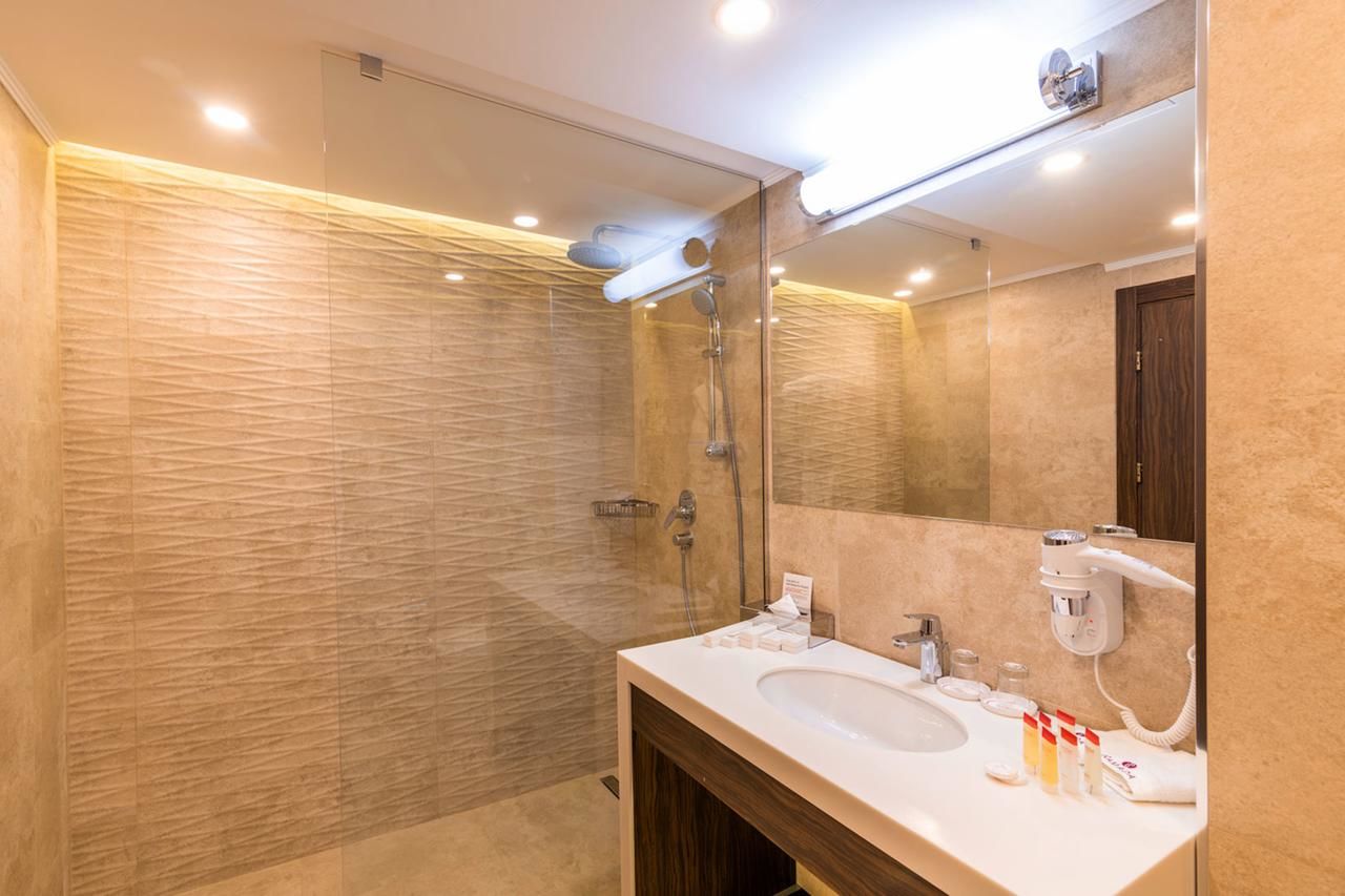 Отель Ramada Hotel & Suites by Wyndham Yerevan Ереван-38