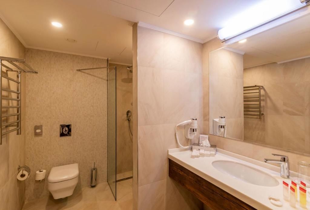 Отель Ramada Hotel & Suites by Wyndham Yerevan Ереван-50