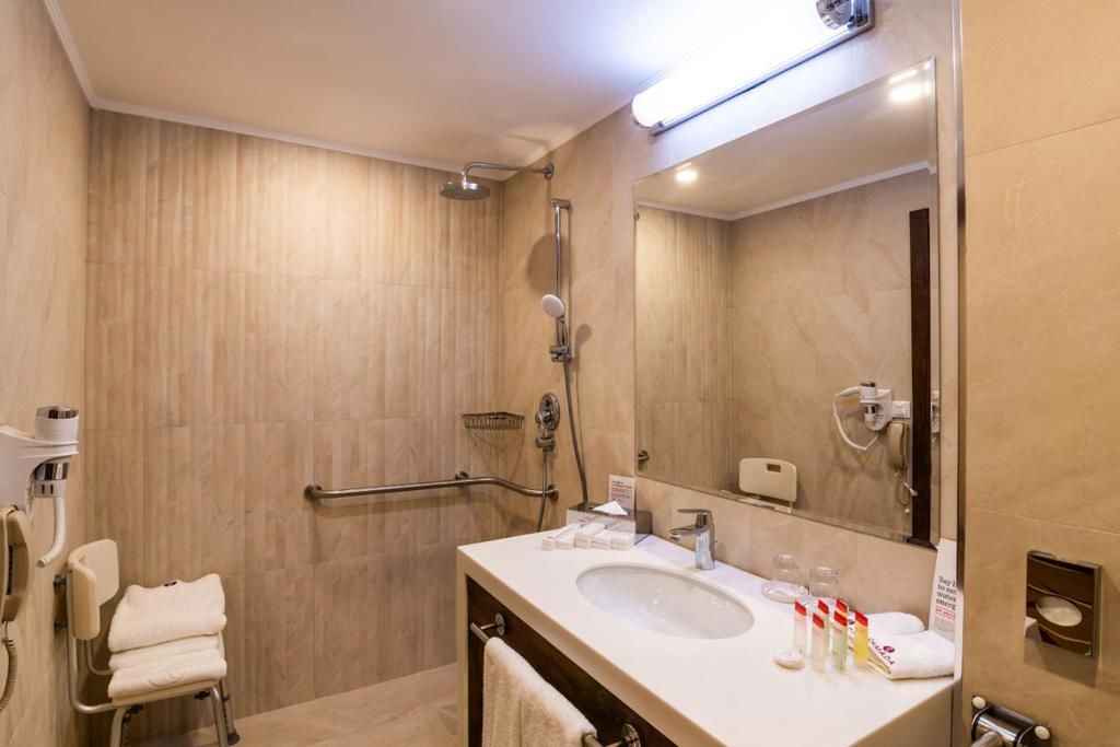 Отель Ramada Hotel & Suites by Wyndham Yerevan Ереван-55