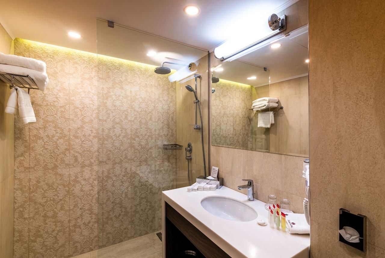 Отель Ramada Hotel & Suites by Wyndham Yerevan Ереван-12