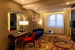 Отель Ramada Hotel & Suites by Wyndham Yerevan Ереван Улучшенный люкс-2