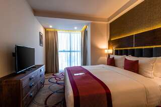 Отель Ramada Hotel & Suites by Wyndham Yerevan Ереван Улучшенный люкс-5