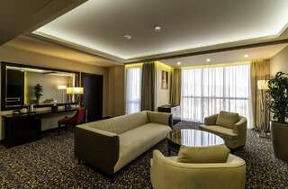 Отель Ramada Hotel & Suites by Wyndham Yerevan Ереван Президентский люкс с 2 спальнями-2