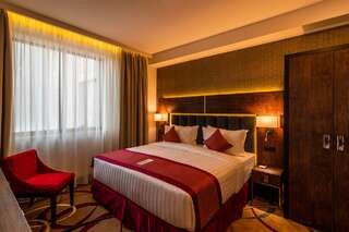 Отель Ramada Hotel & Suites by Wyndham Yerevan Ереван Суперлюкс с кроватью размера "king-size"-1